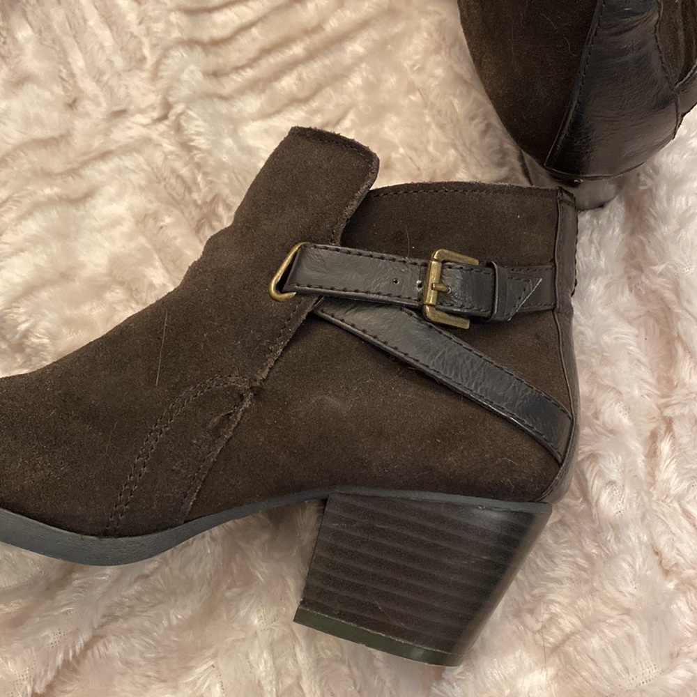Sonoma faux suede bootie with straps at ankles and inside zipper. Size 8.5 - Picture 5 of 7
